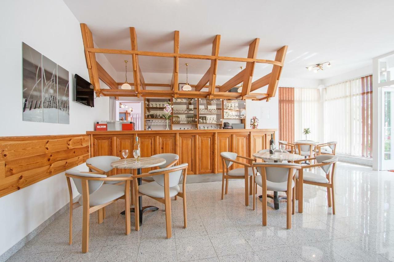 Pansion Oliva Hotell Krnica Eksteriør bilde