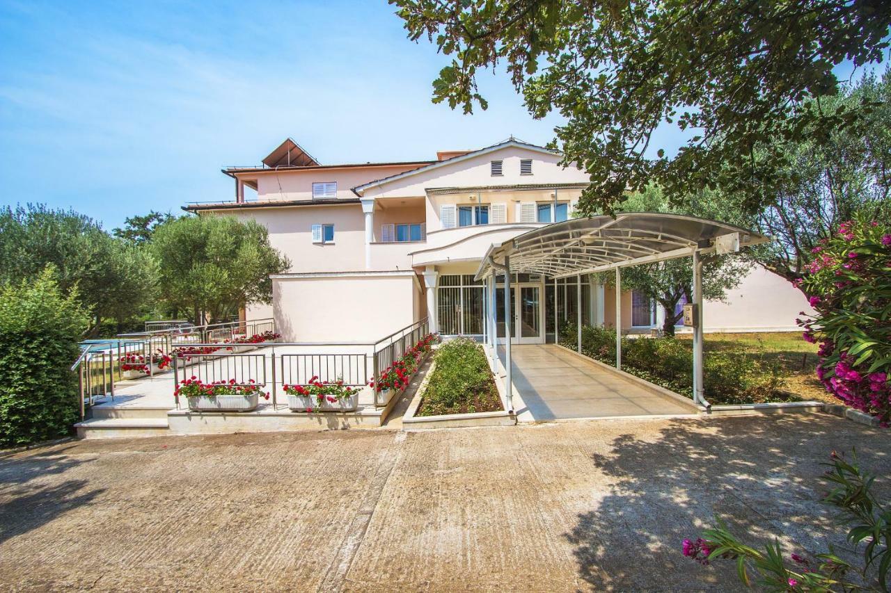 Pansion Oliva Hotell Krnica Eksteriør bilde